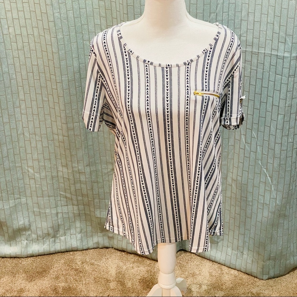 Xl The Workshop white & navy short sleeve blouse.